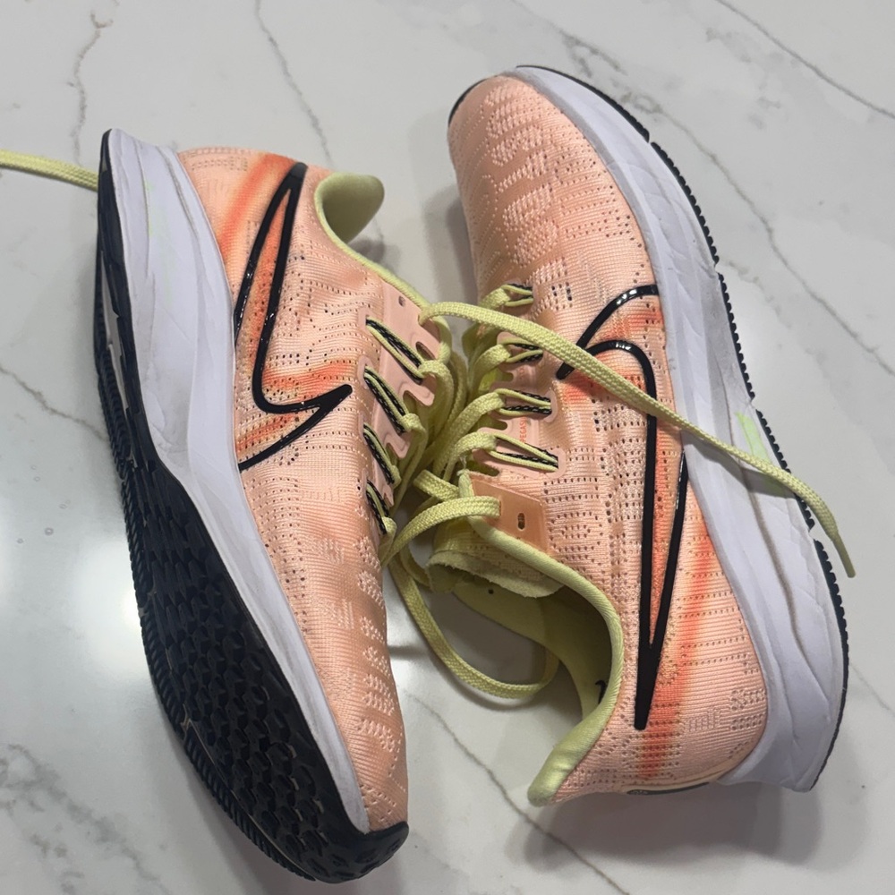 Nike Women's Peach and Black Sneakers GYM - Picture 10 of 17